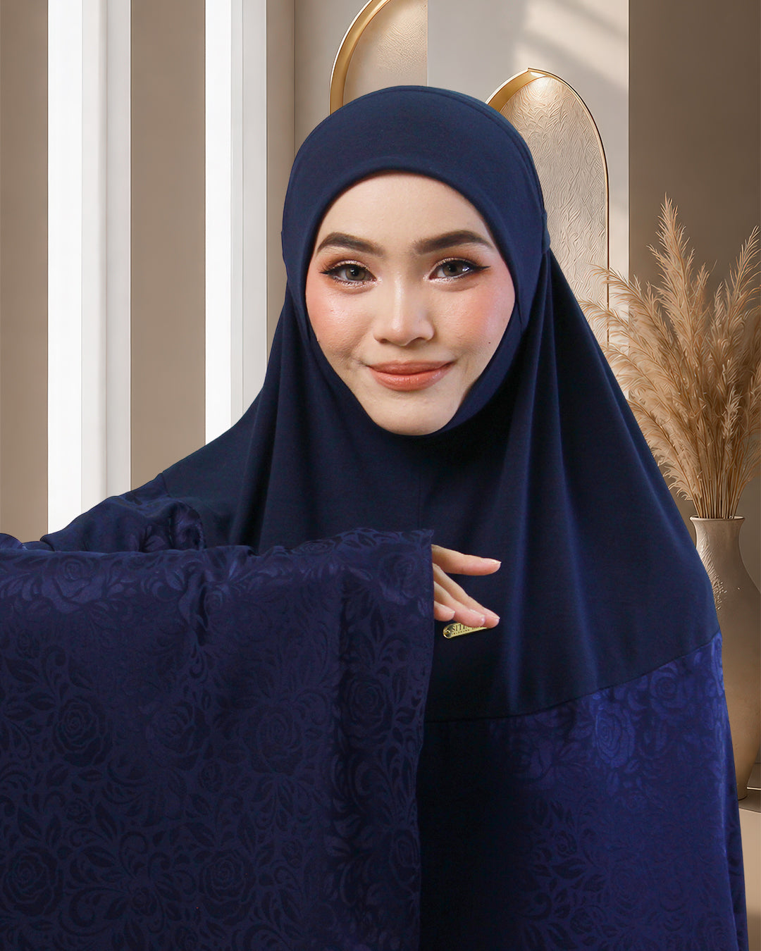 AURA SAFA IN NAVY