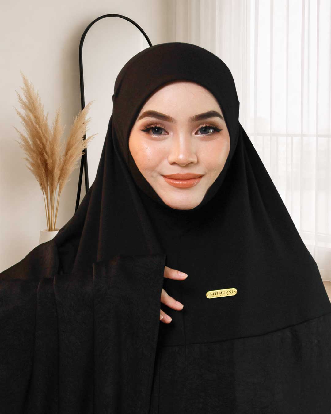 ALWANI IN LEATHER BLACK