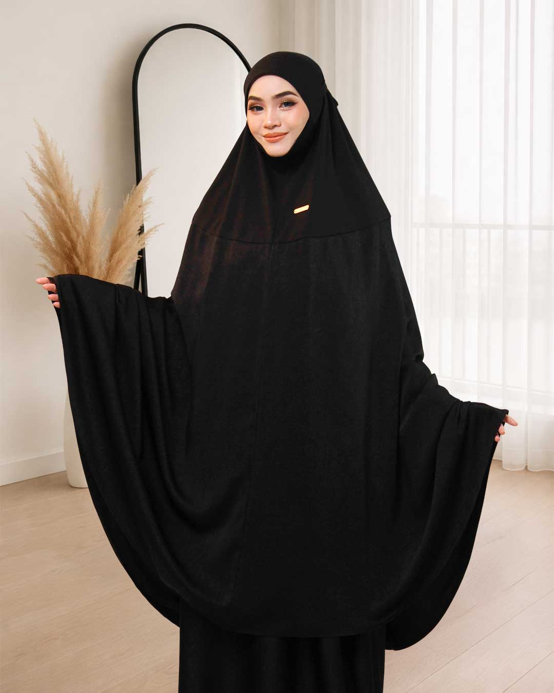 ALWANI IN LEATHER BLACK