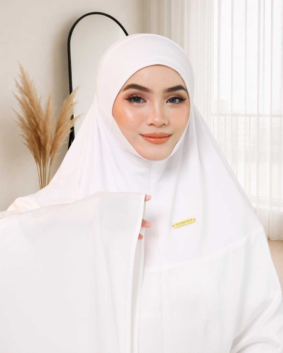 ALWANI IN SWISS WHITE