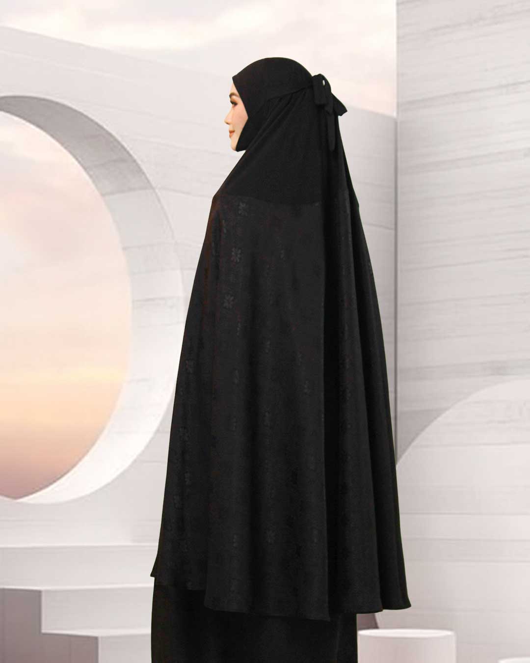 AURA MAHSURI IN BLACK