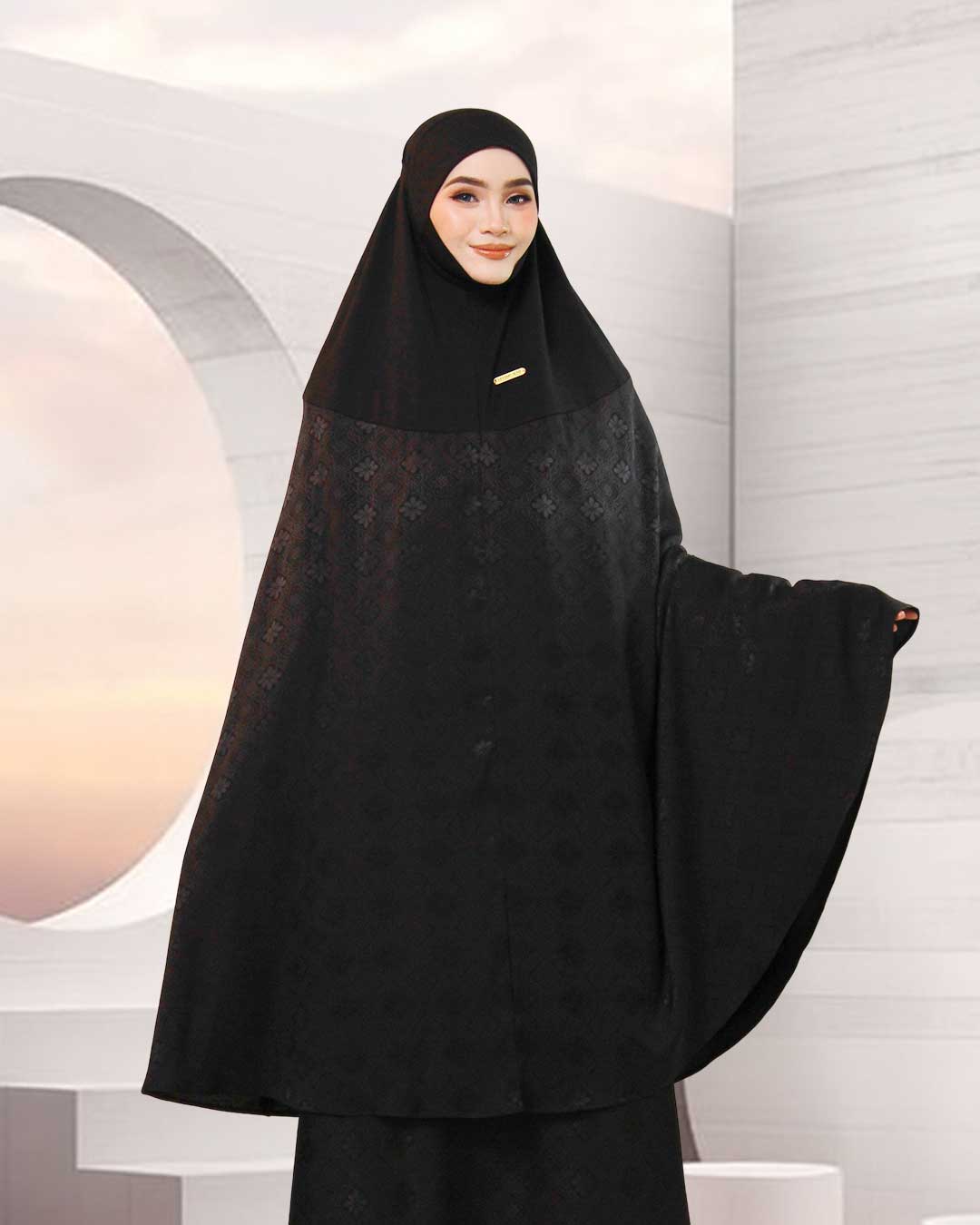 AURA MAHSURI IN BLACK