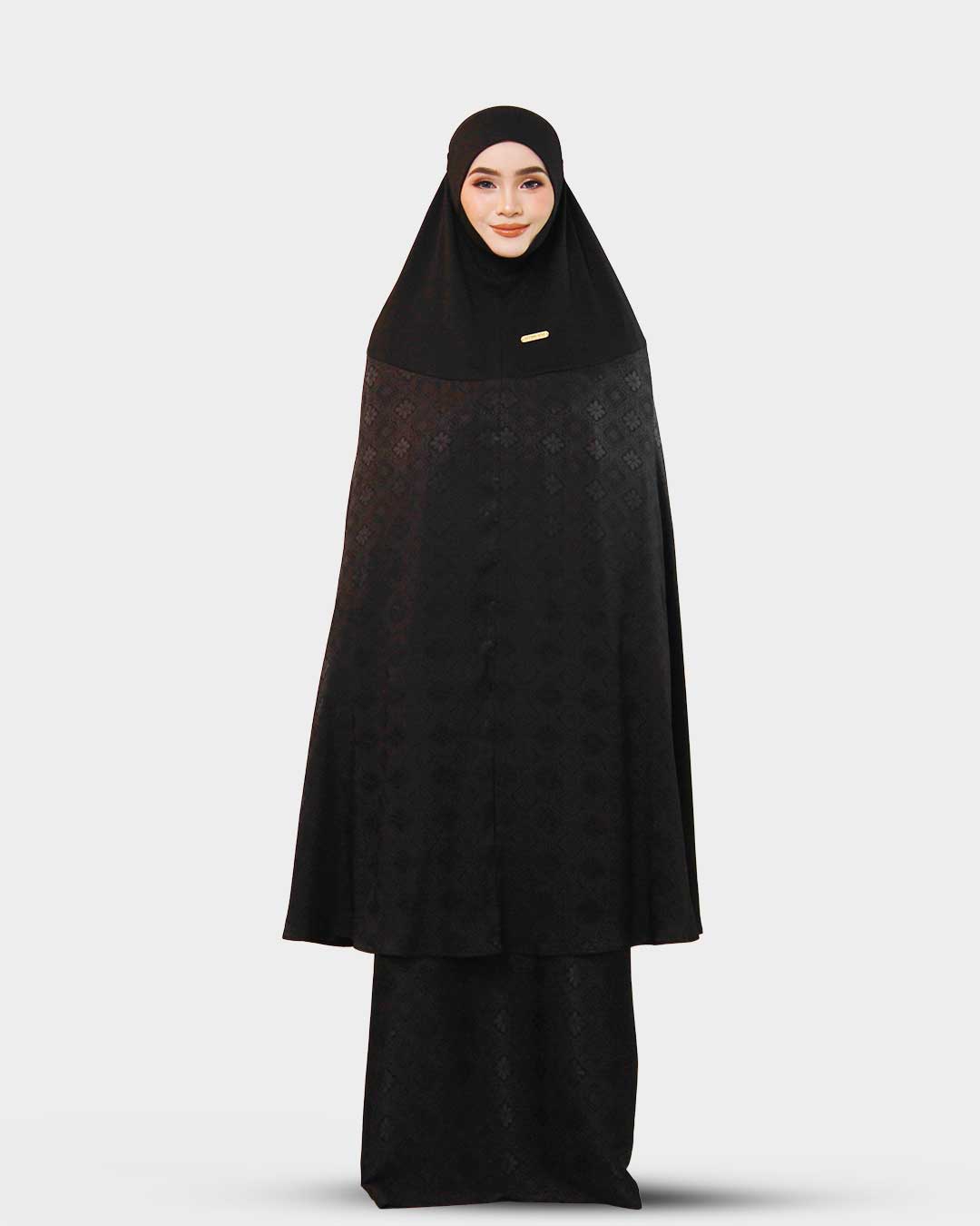 AURA MAHSURI IN BLACK