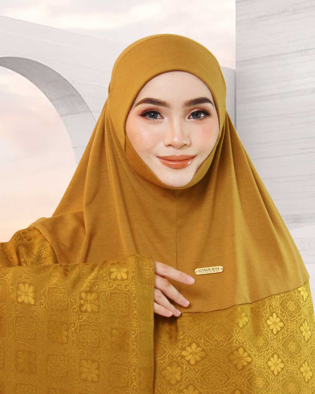 AURA MAHSURI IN GOLDEN