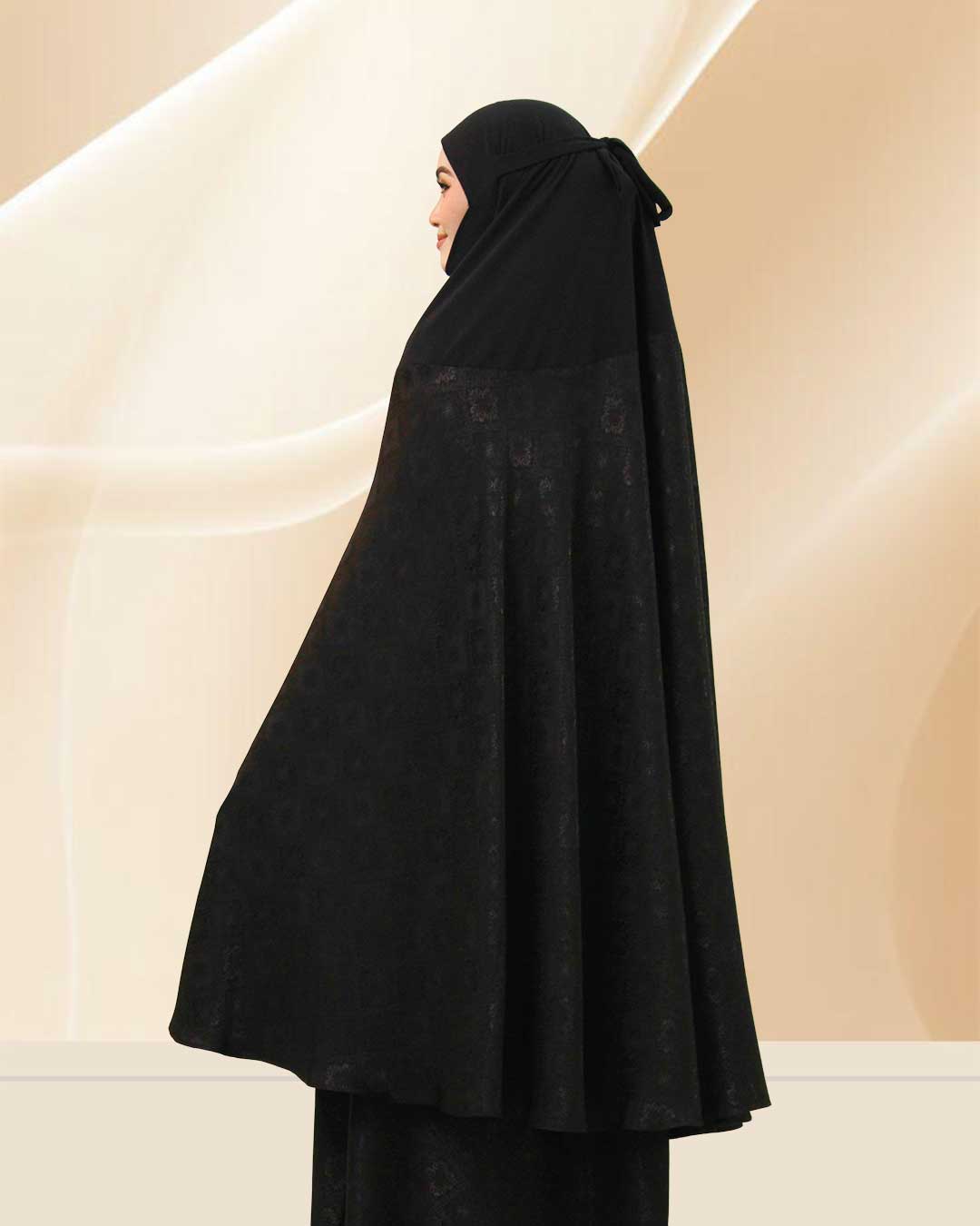 AURA NUFARINA IN BLACK