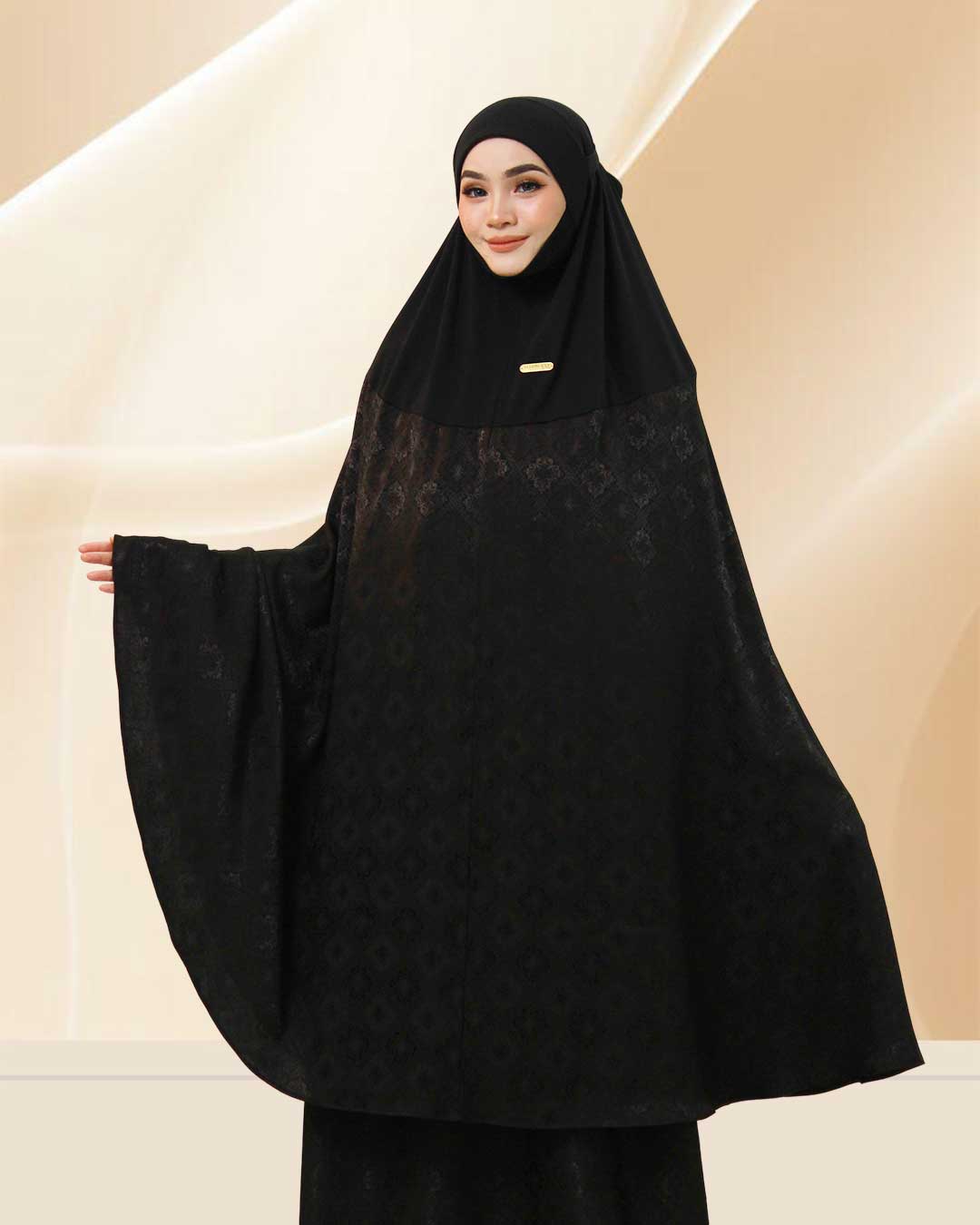 AURA NUFARINA IN BLACK