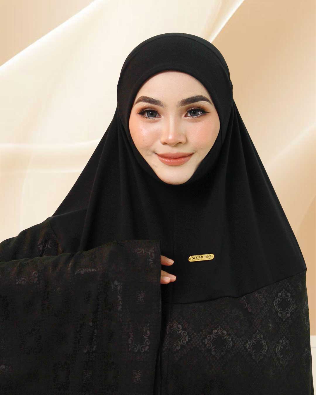 AURA NUFARINA IN BLACK