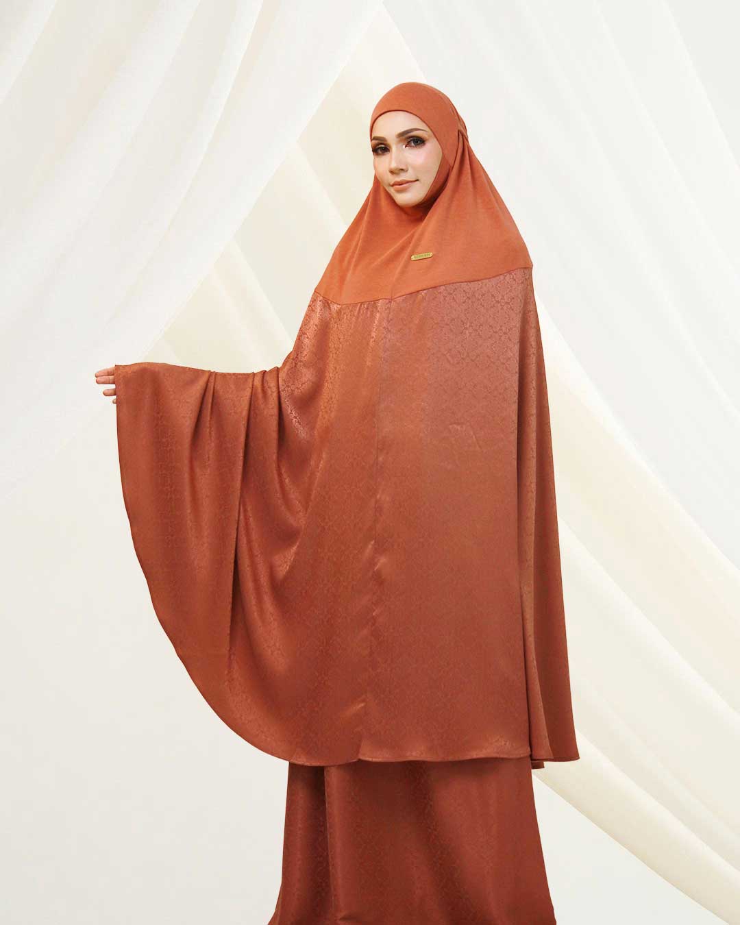 AURA SRIKANDI IN CLAY RED SAND