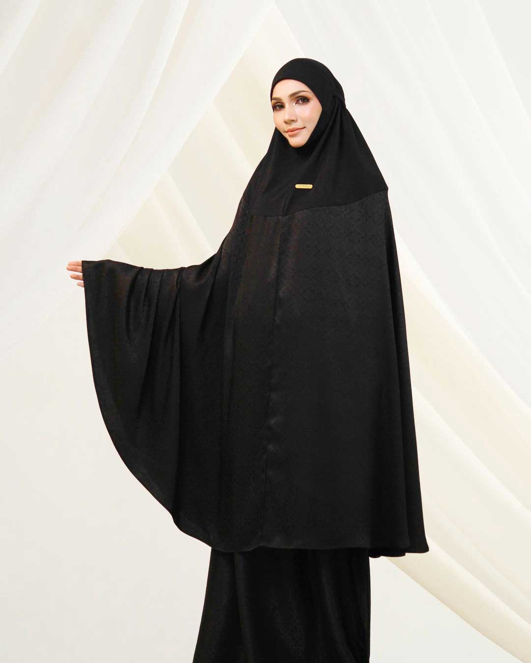 AURA SRIKANDI IN MOONLESS BLACK