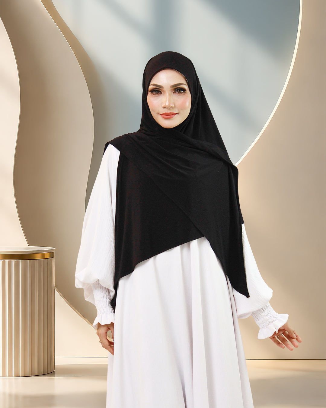 SENEJA IN BLACK