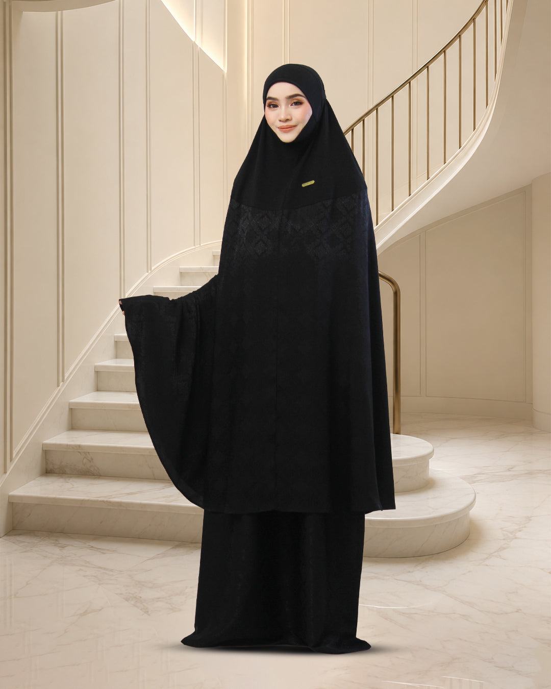 AURA MAHSURI IN BLACK