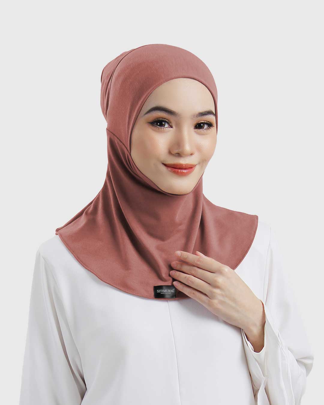 CLASSIC CHIN IN RED SAND