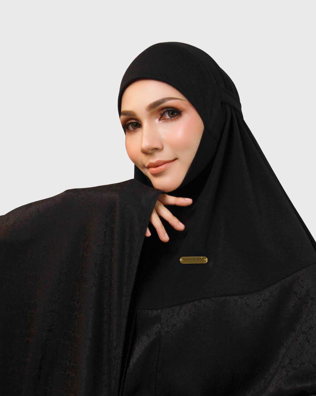 AURA SRIKANDI IN MOONLESS BLACK
