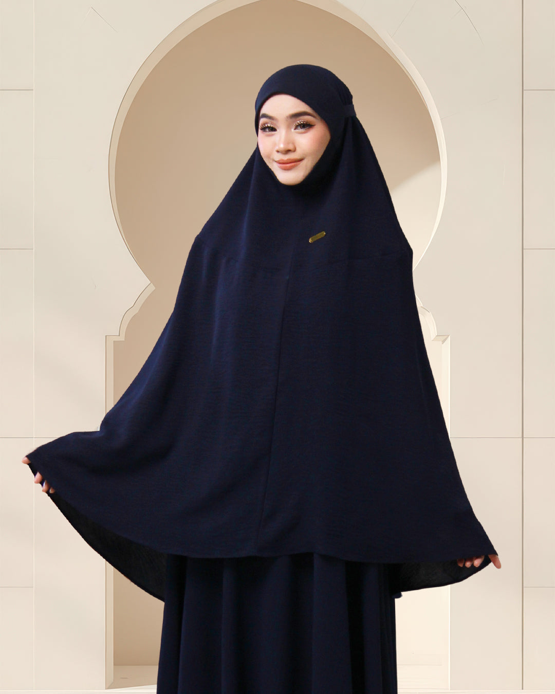 NUR HANNAH IN NAVY