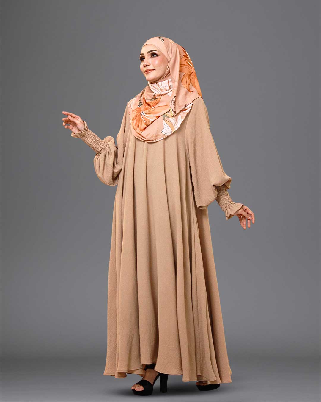 JUBAH ARAFAAH IN GLOSSY SAND
