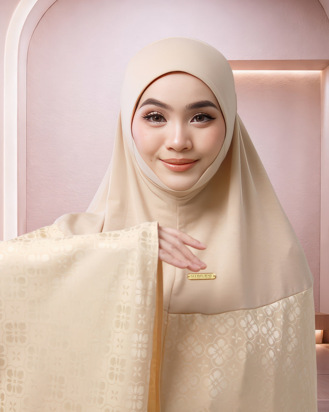 AURA KIRANA IN GOLDEN CREAMY