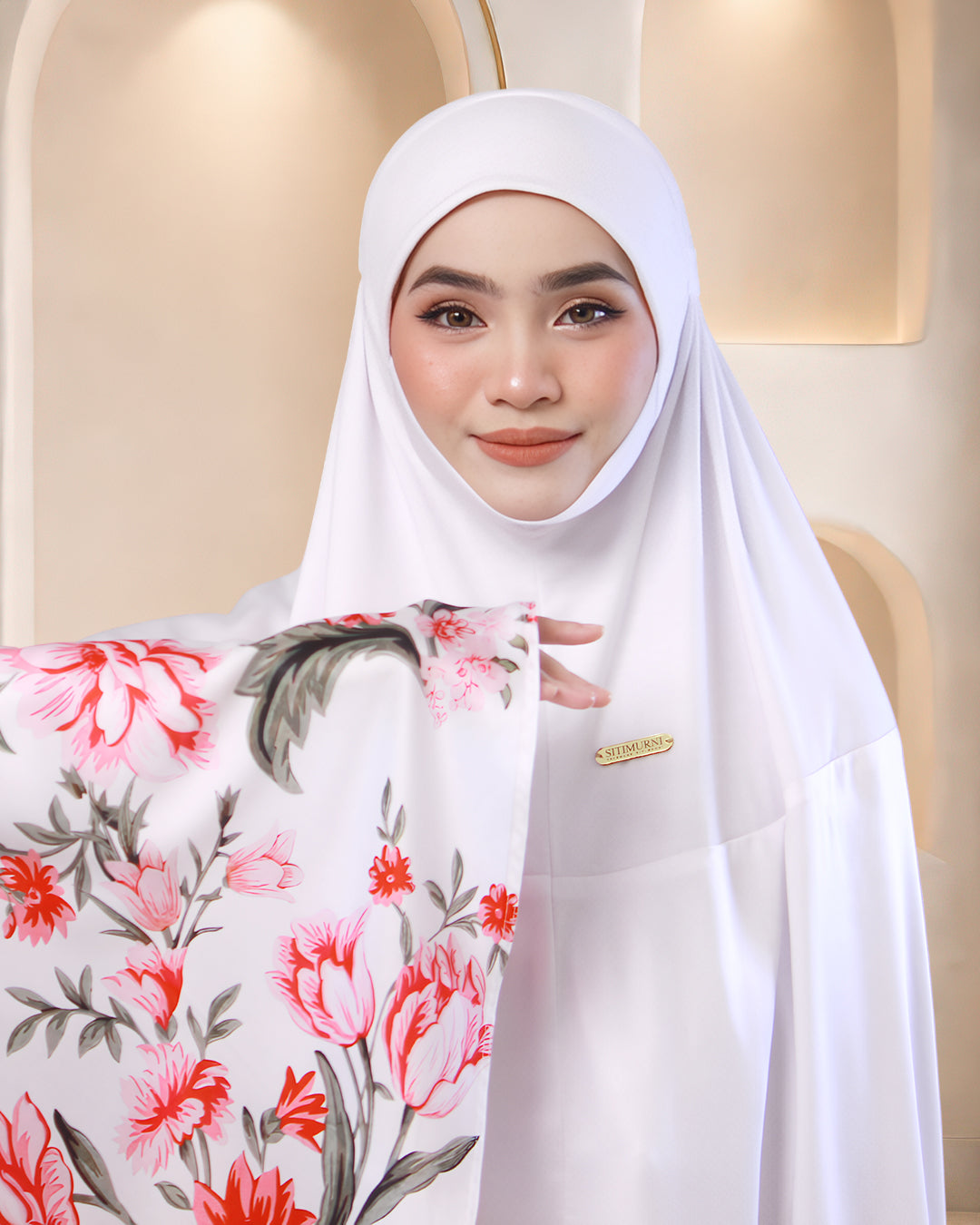 AZZAHARA IN WHITE
