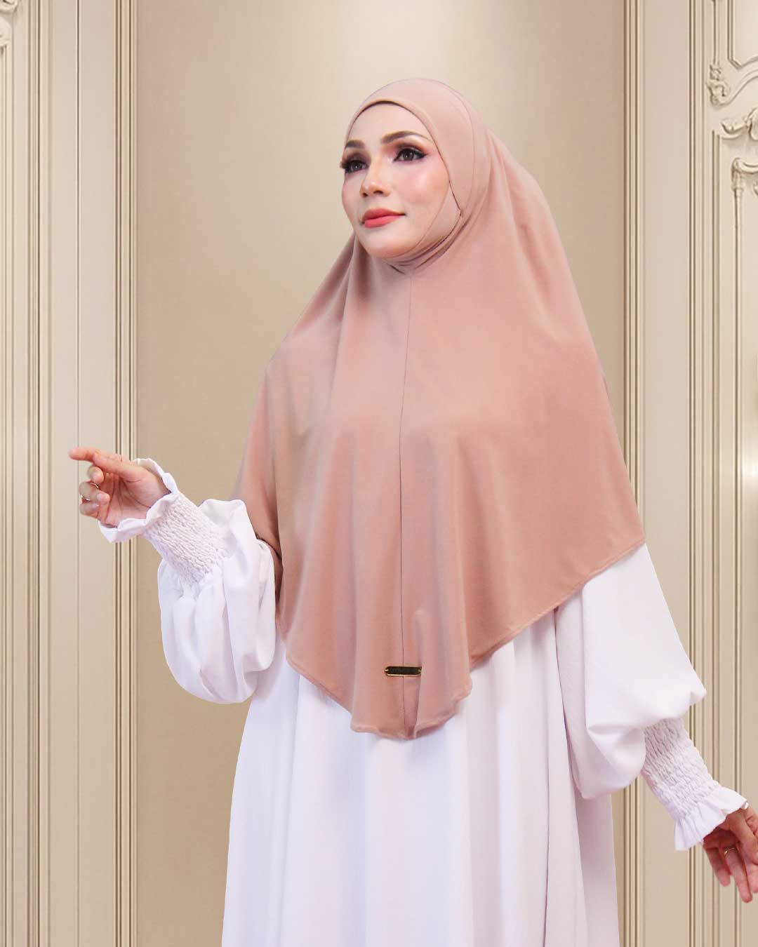 LUTFIYYAH IN PINKISH BEIGE