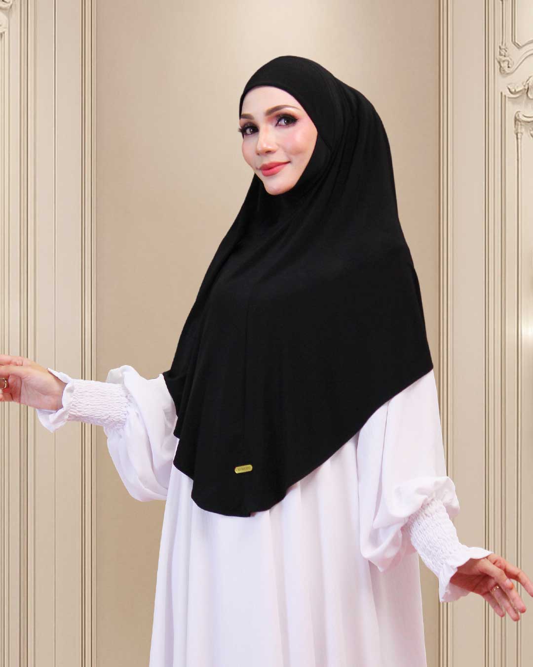 LUTFIYYAH IN PURE BLACK