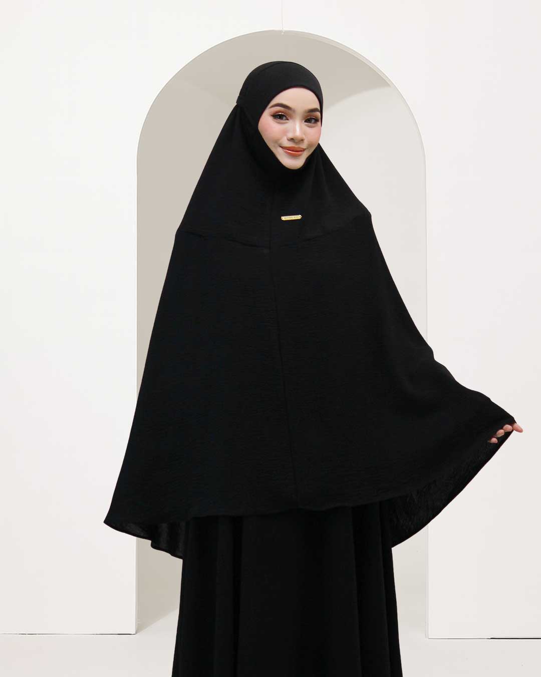 NUR HANNAH IN HANNAH BLACK