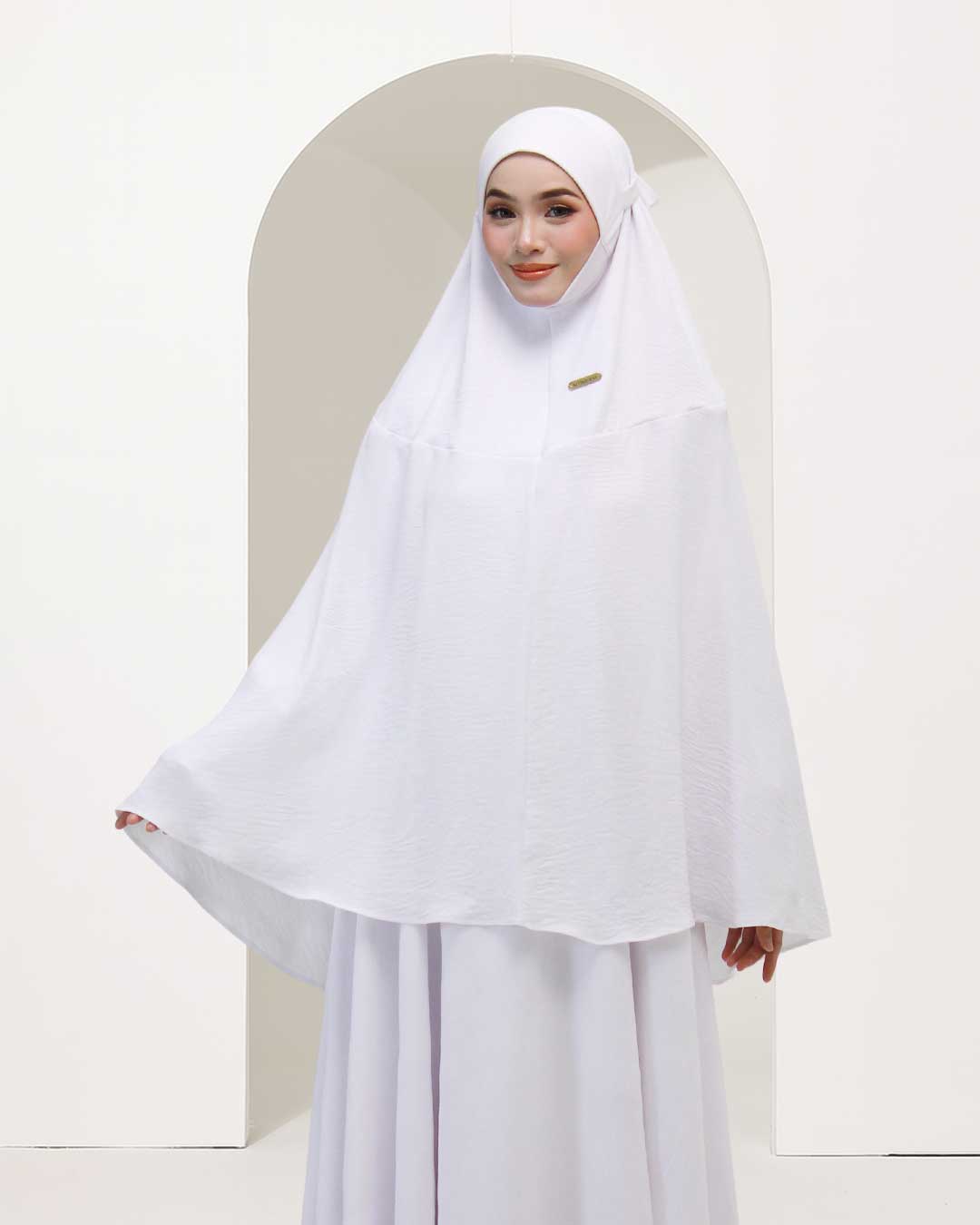 NUR HANNAH IN HANNAH WHITE