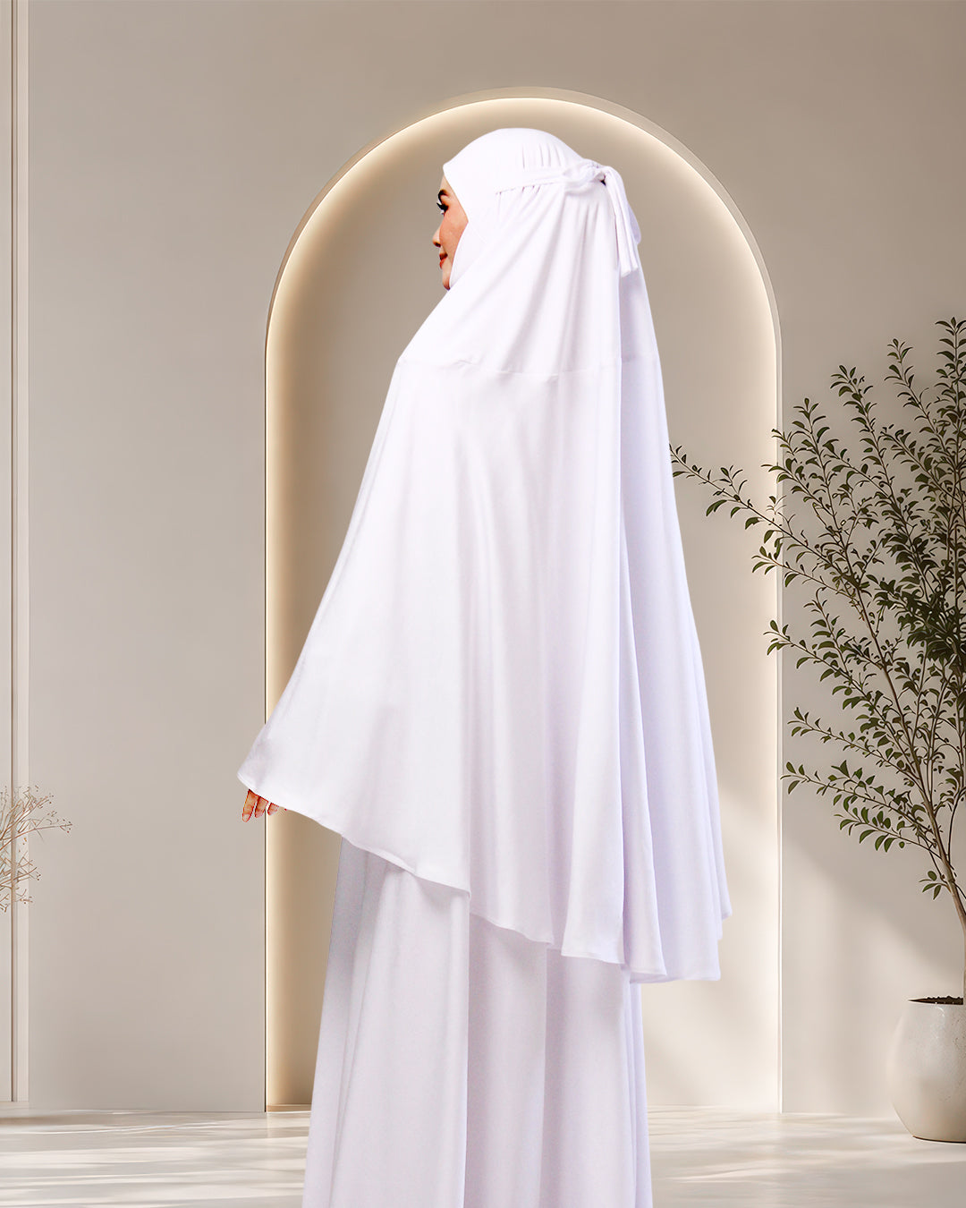 NUR UMRA IN DAISY WHITE