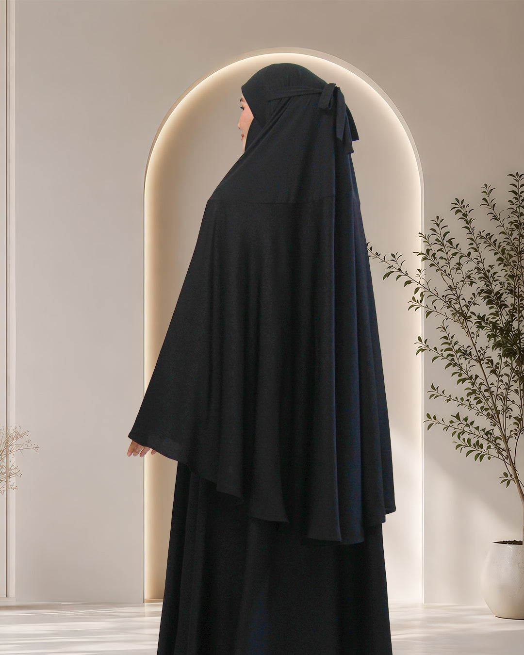 NUR UMRA IN MIDNIGHT BLACK