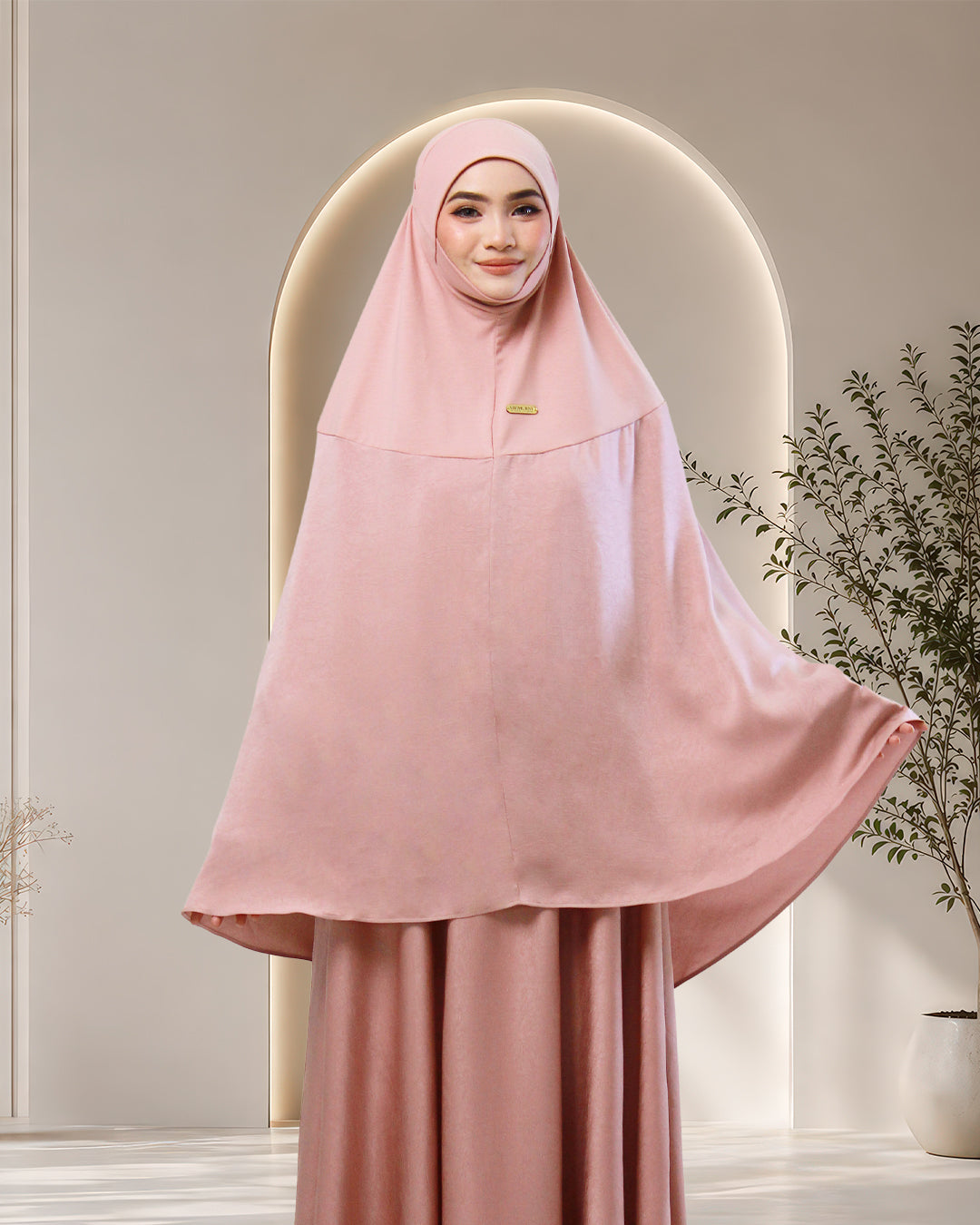 NUR UMRA IN PINKISH