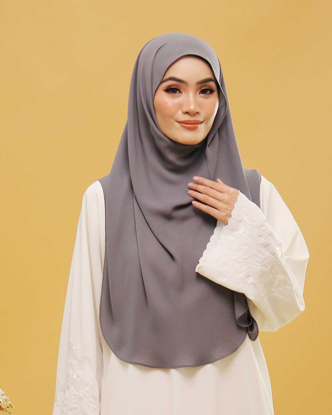 MUSTIKA IN PACIFIC GREY