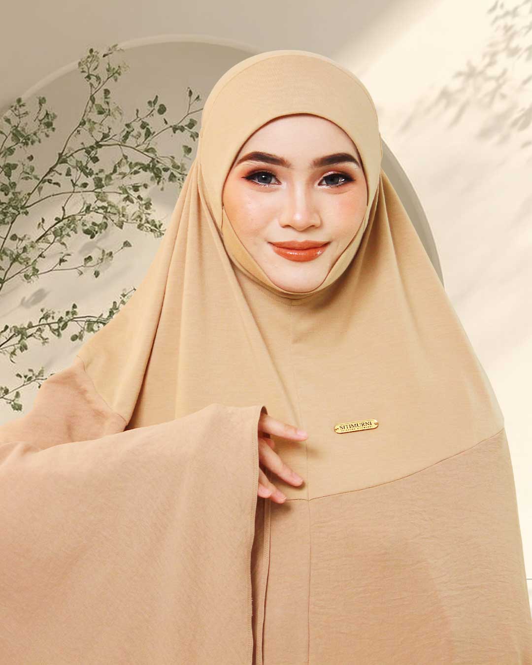 CATALINA IN SANDY NUDE