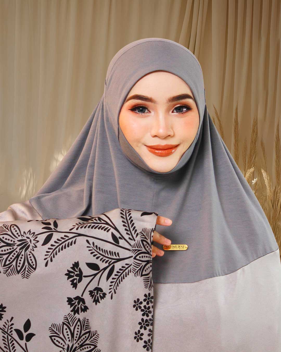 AVELIA ZAHRA IN GREY