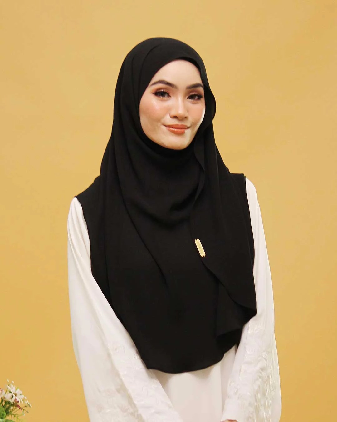 MUSTIKA IN PACIFIC BLACK
